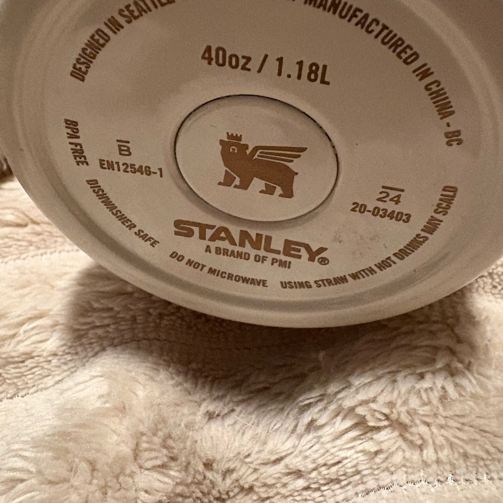 Stanley White Quencher H2.0 Tumbler 40 oz - Picture 12 of 12